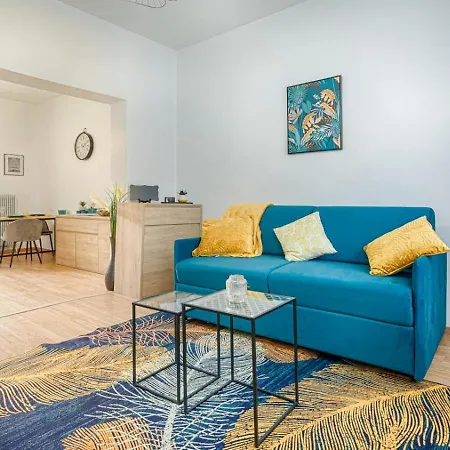 Apartment With Terrace - Train Station 2 Min Away