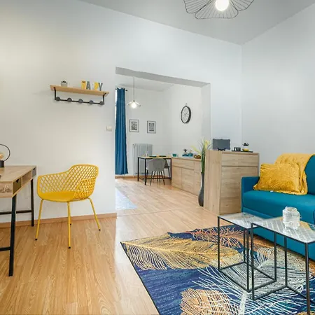 Apartment With Terrace - Train Station 2 Min Away *