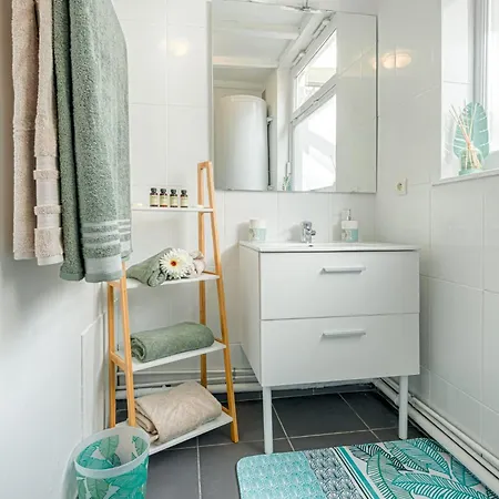 With Terrace - Train Station 2 Min Away Apartment